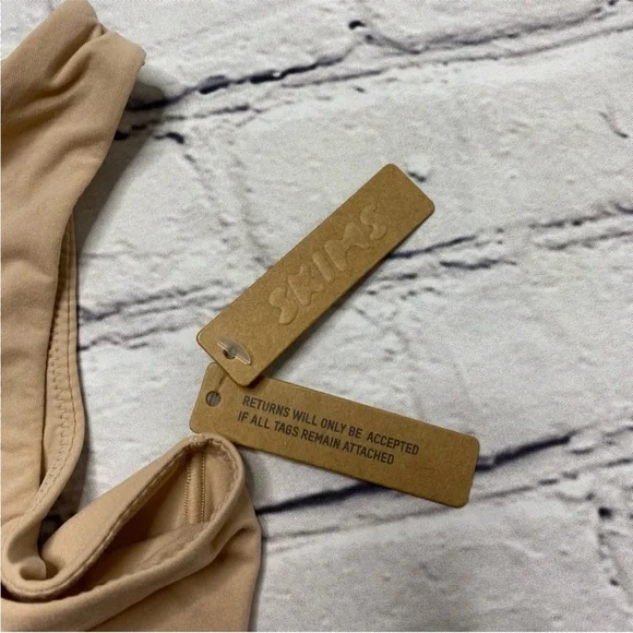 NWT SKIMS fits everybody high neck bodysuit - Picture 5 of 5